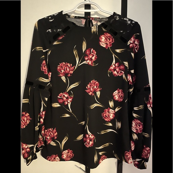 Top Size Small - Picture 1 of 1